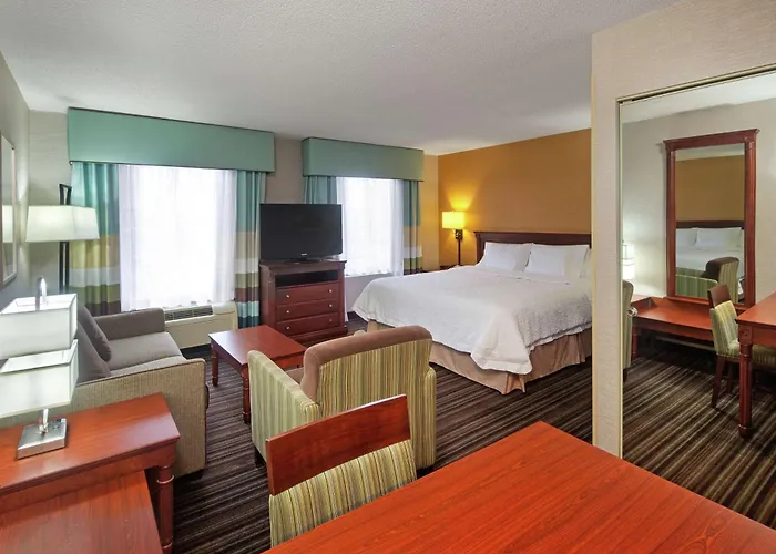 Hampton Inn & Suites By Hilton Toronto Airport