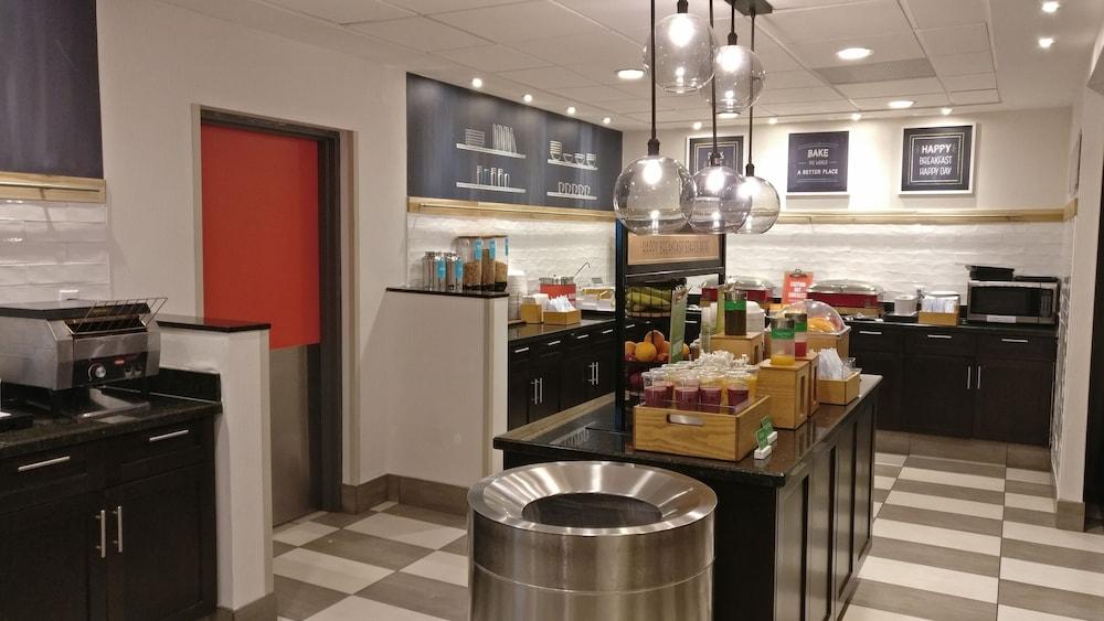 Hotel Hampton & By Hilton Toronto Airport