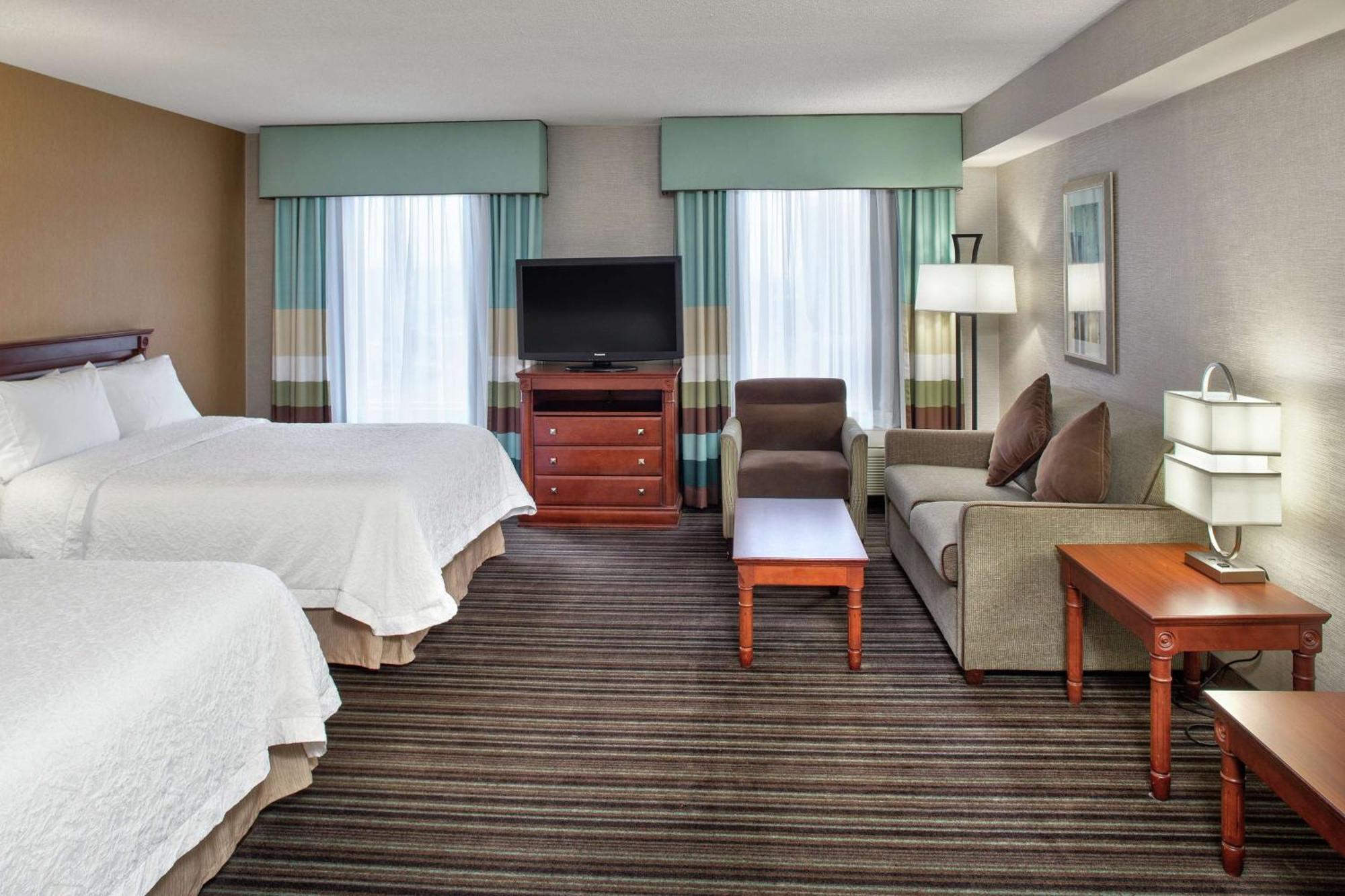 Hotel Hampton & By Hilton Toronto Airport 3*
