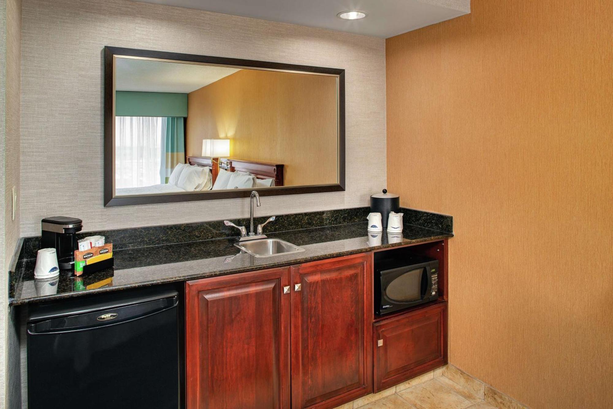 Hampton & By Hilton Toronto Airport Mississauga