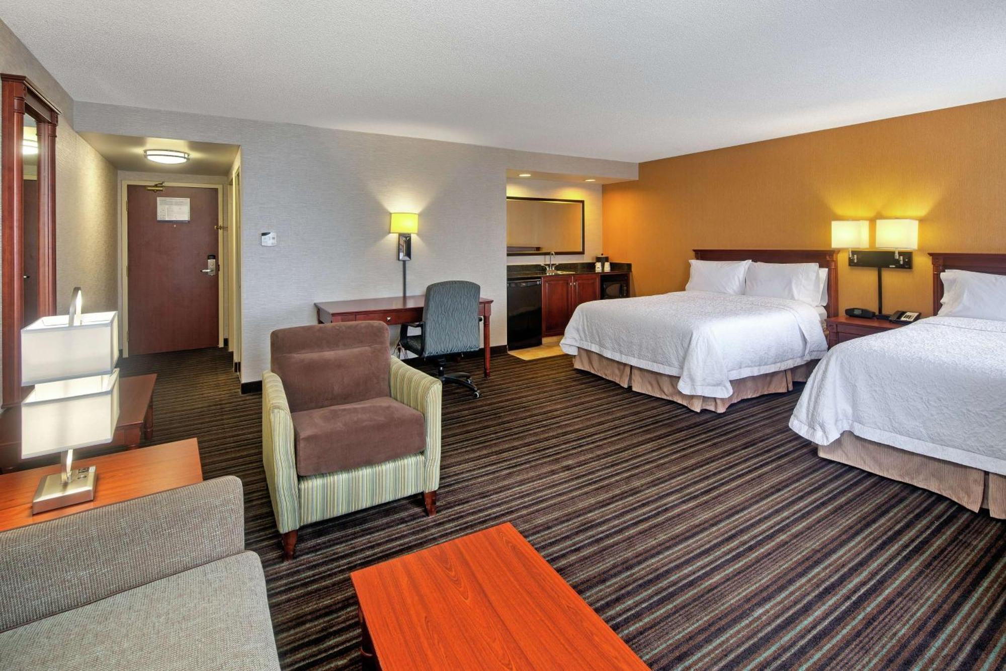 Hotel Hampton & By Hilton Toronto Airport 3*