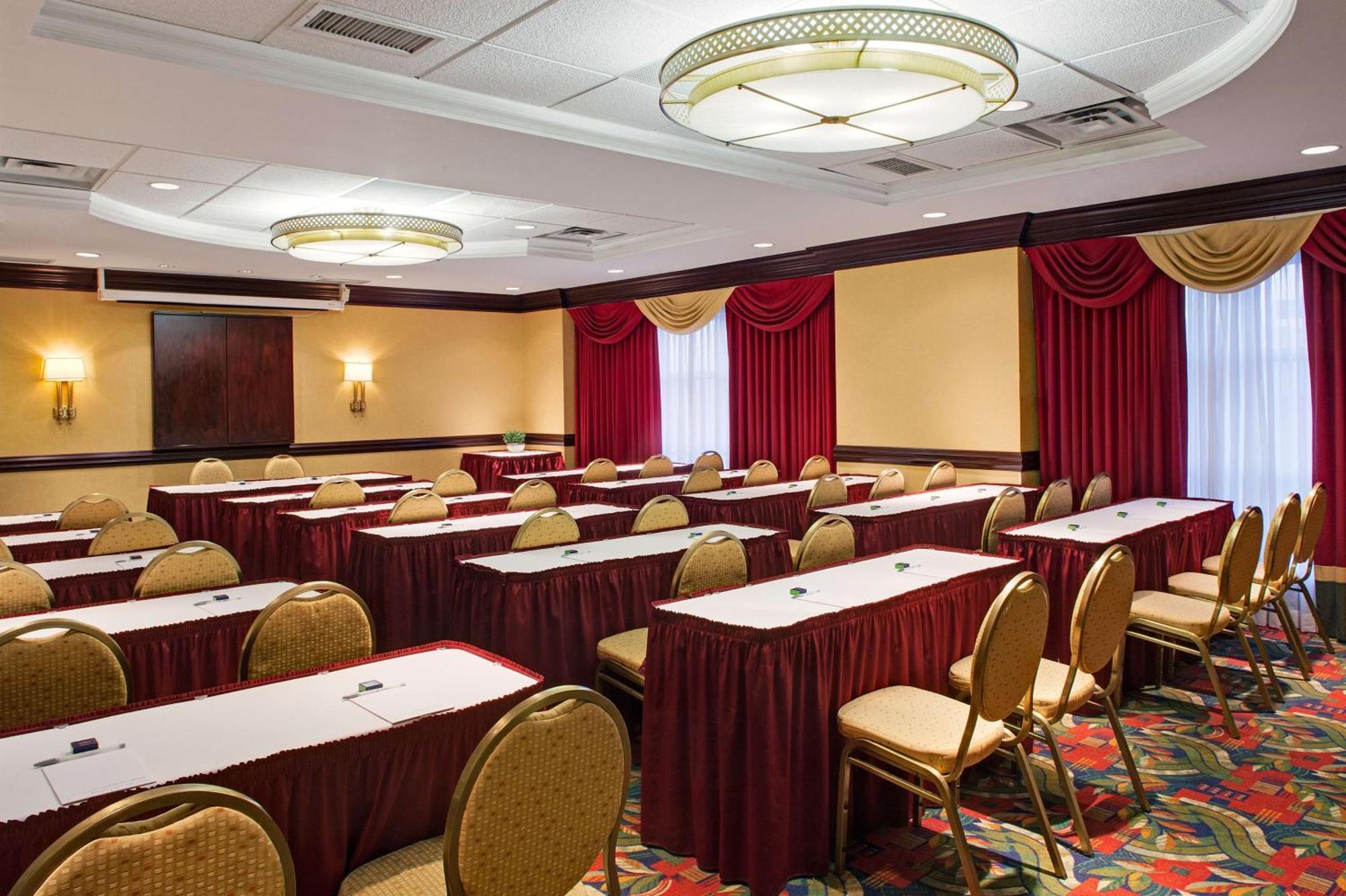 Hotel Hampton & By Hilton Toronto Airport Mississauga
