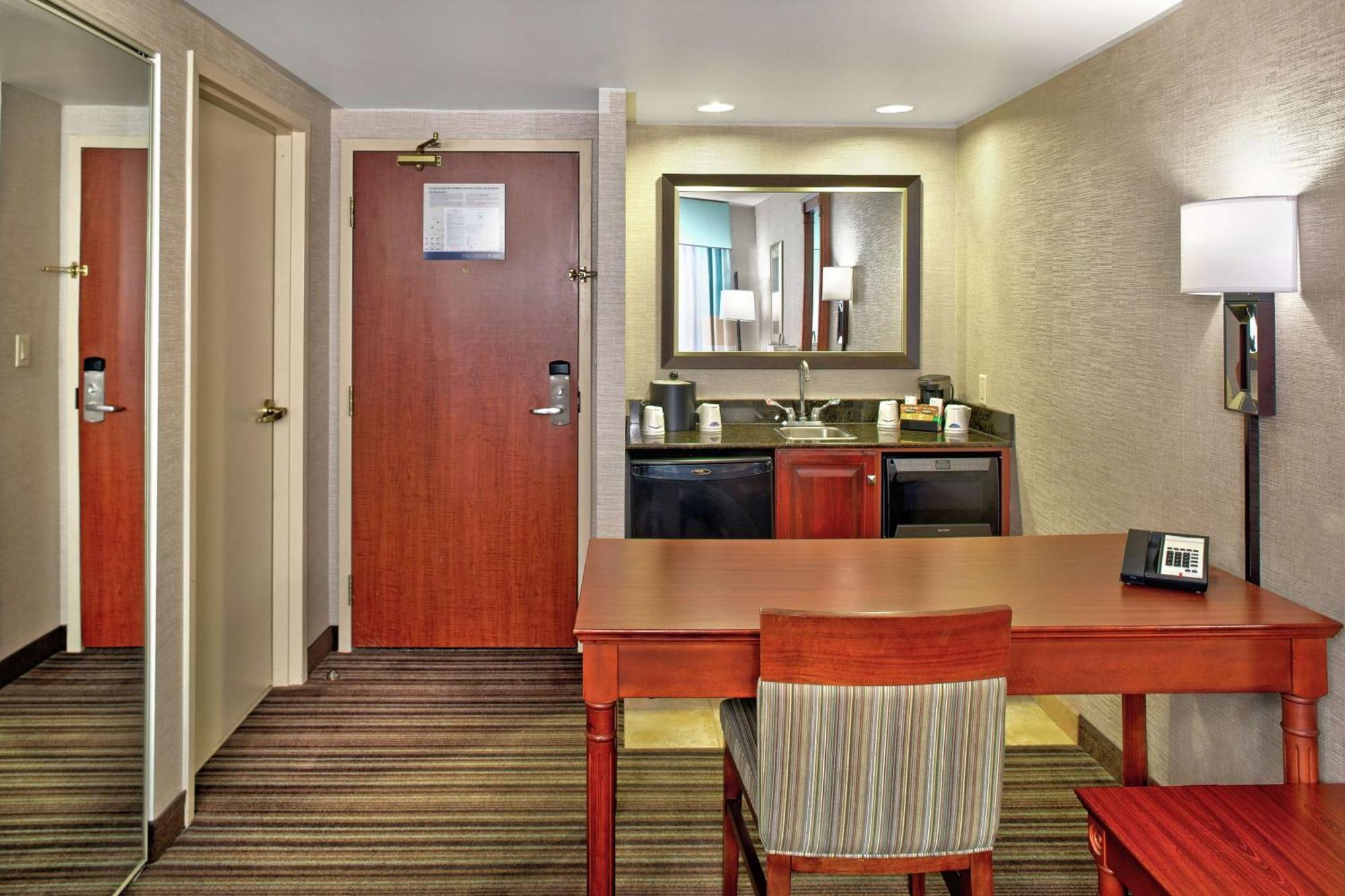Hotel Hampton & By Hilton Toronto Airport