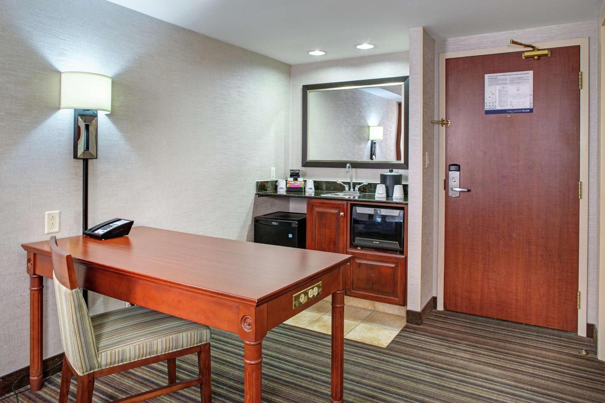 Hampton & By Hilton Toronto Airport Mississauga