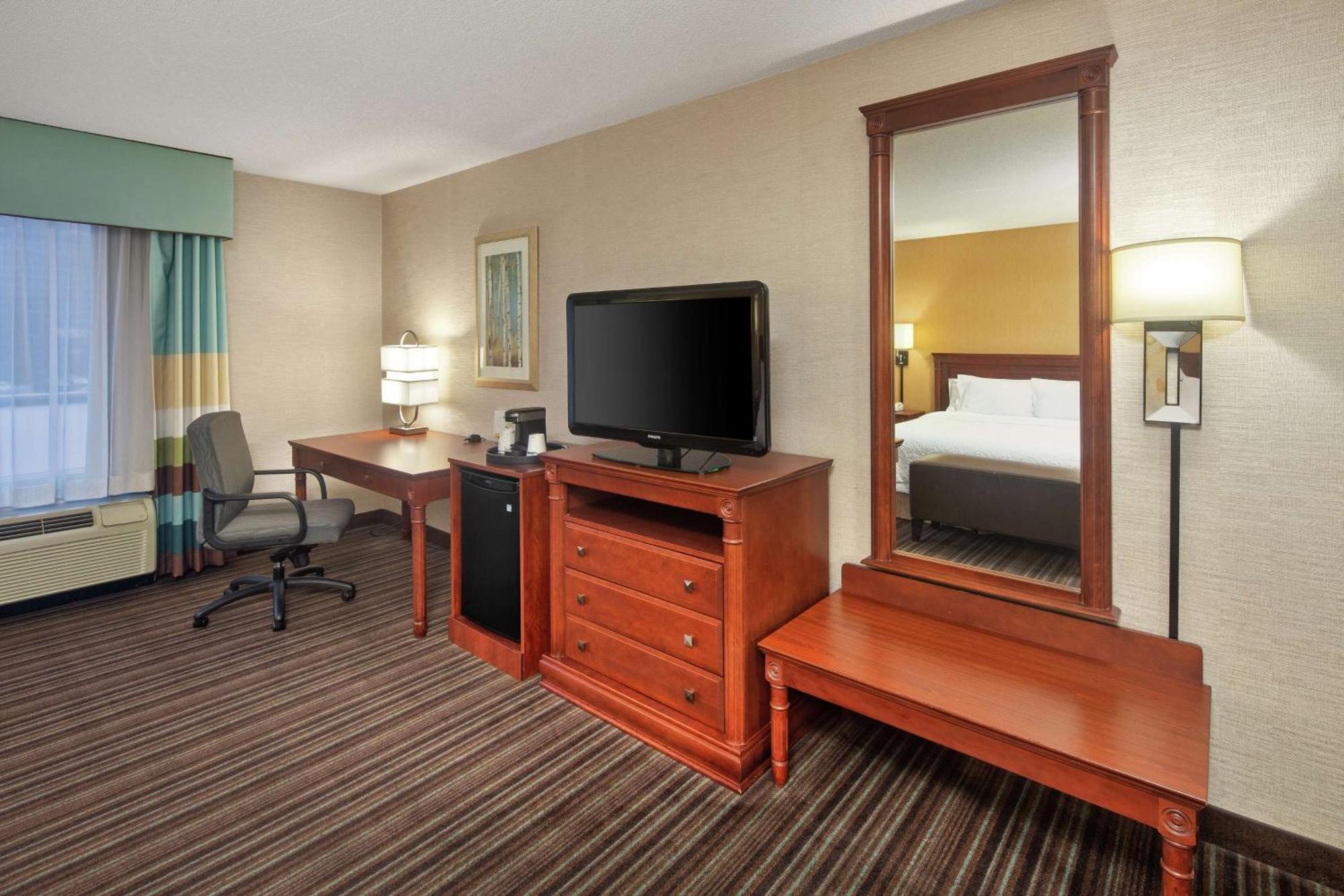 Hampton & By Hilton Toronto Airport Hotel 3*