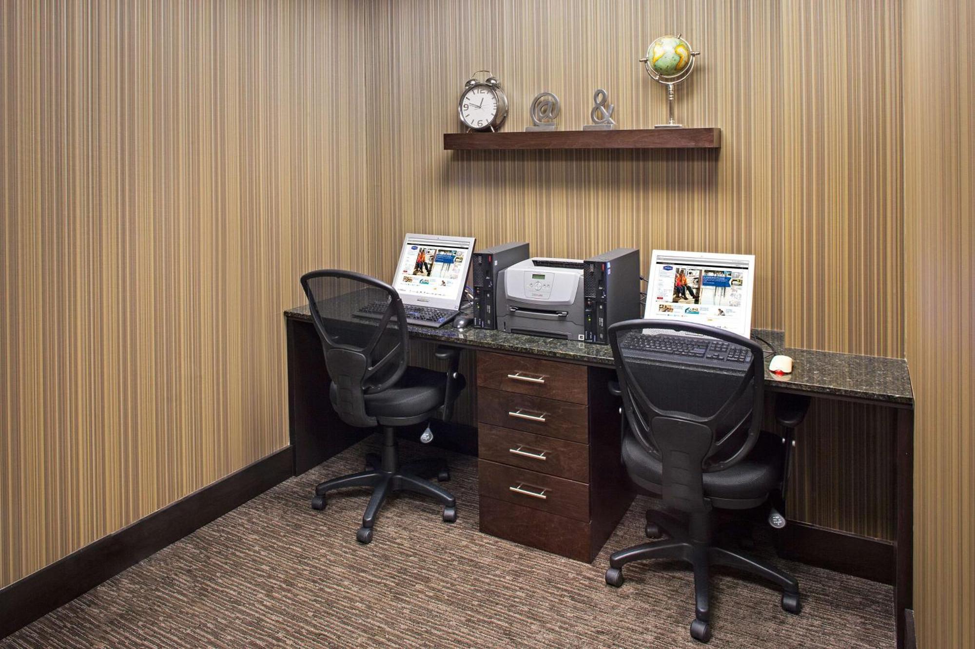 Hampton & By Hilton Toronto Airport 3*