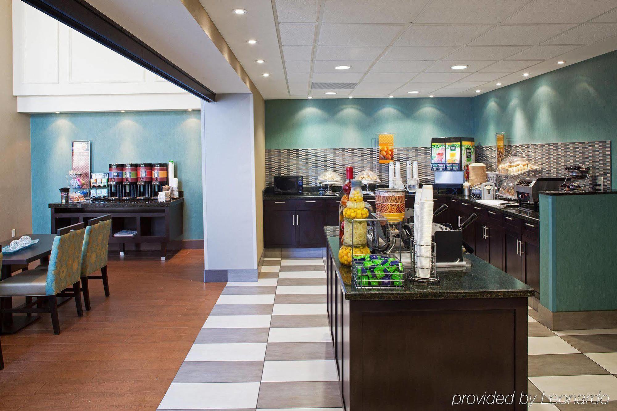 Hampton & By Hilton Toronto Airport Hotel 3*