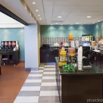 Hampton Inn & Suites By Hilton Toronto Airport 