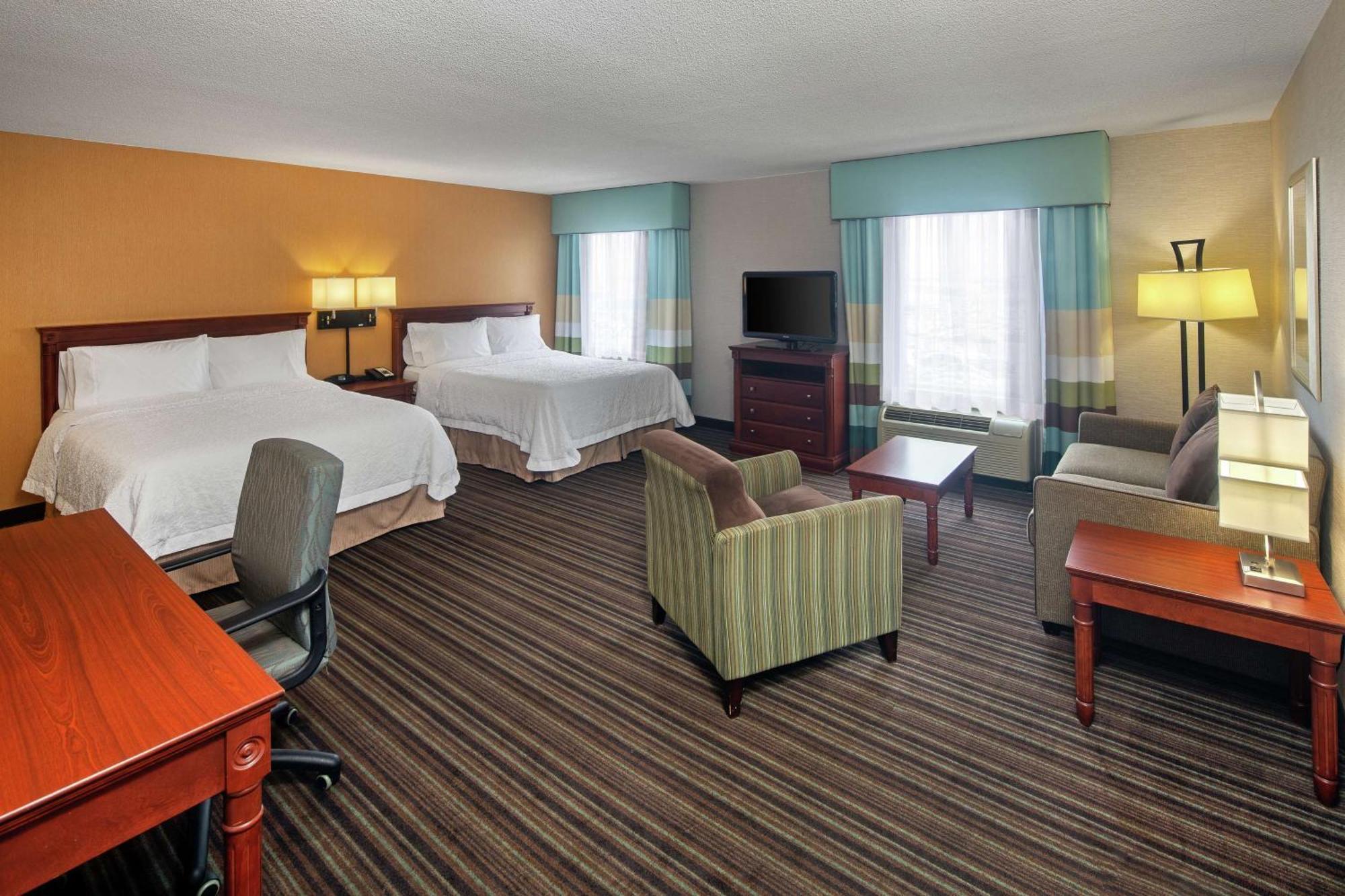 Hotel Hampton & By Hilton Toronto Airport 3*