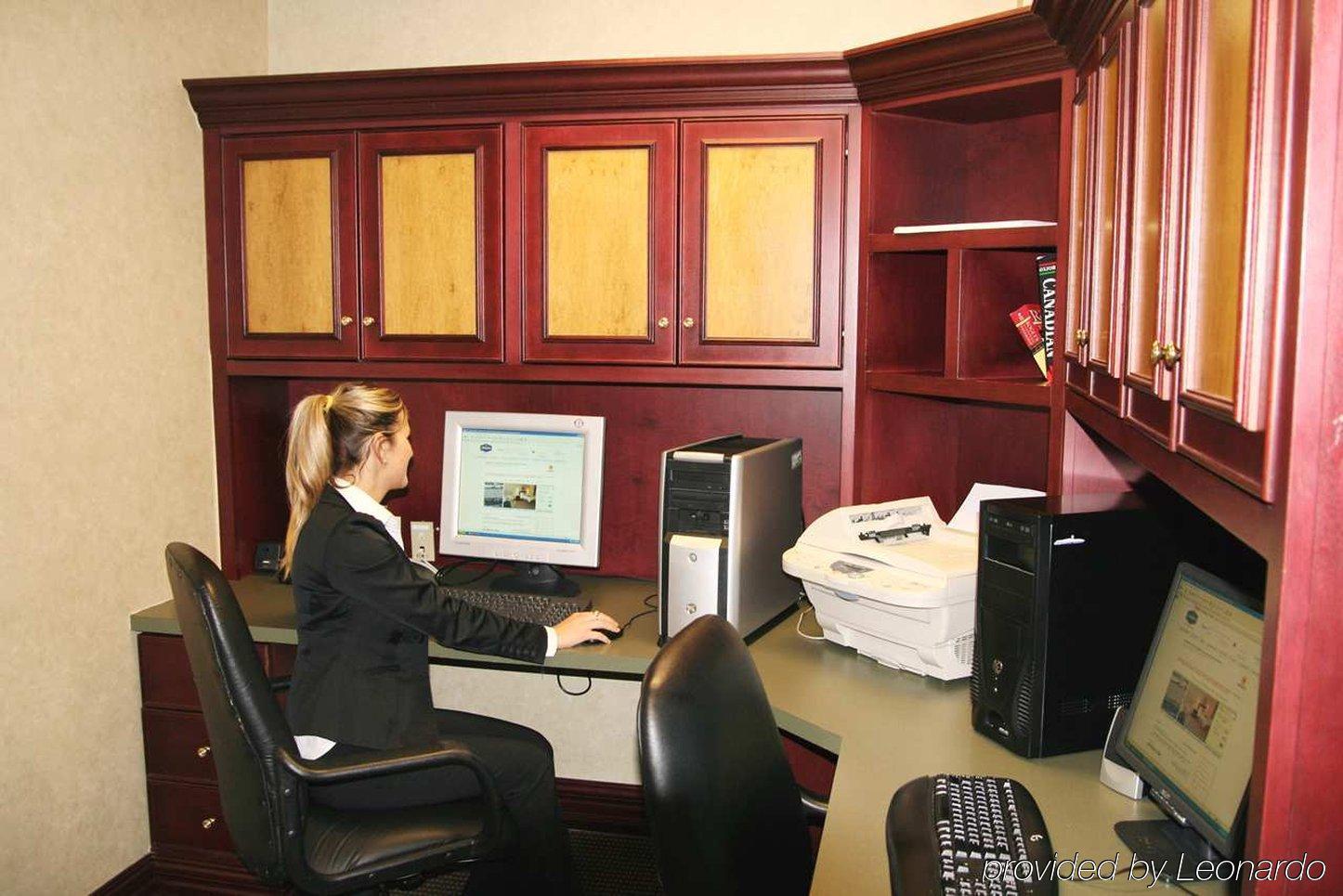Hampton & By Hilton Toronto Airport Hotel 3*